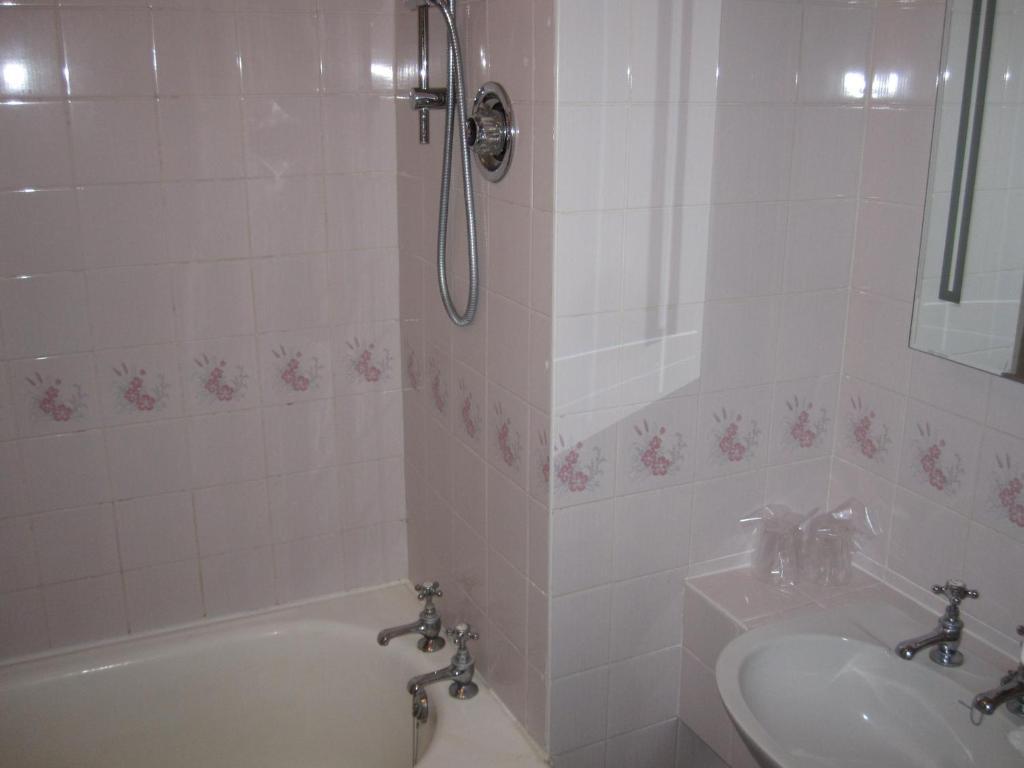 Ellerslie House Hotel Феърхем Стая снимка