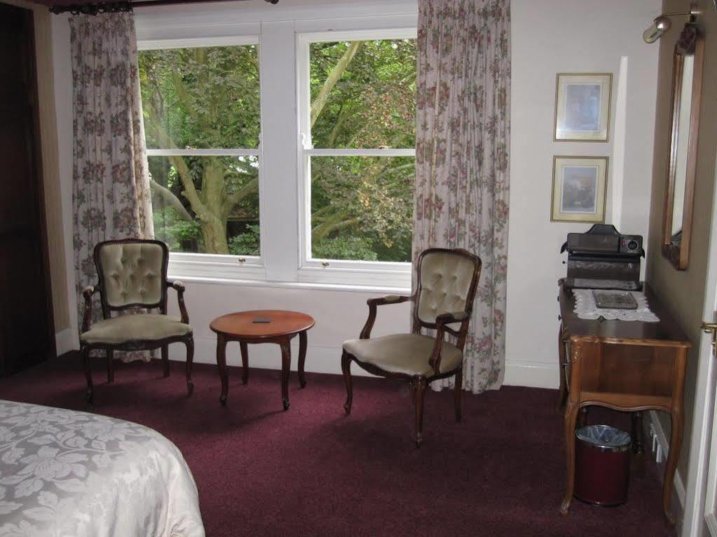 Ellerslie House Hotel Феърхем Екстериор снимка