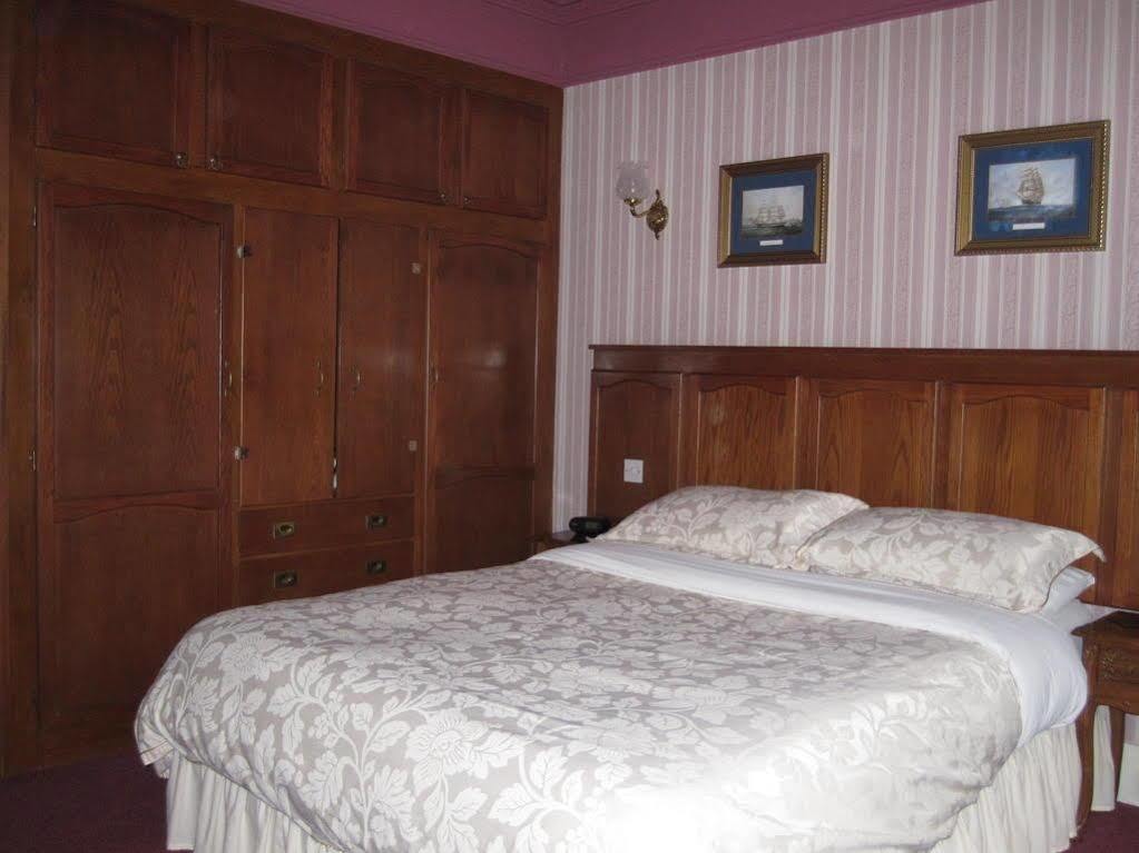 Ellerslie House Hotel Феърхем Екстериор снимка