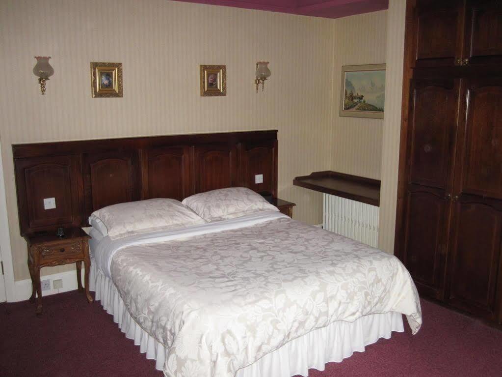 Ellerslie House Hotel Феърхем Екстериор снимка