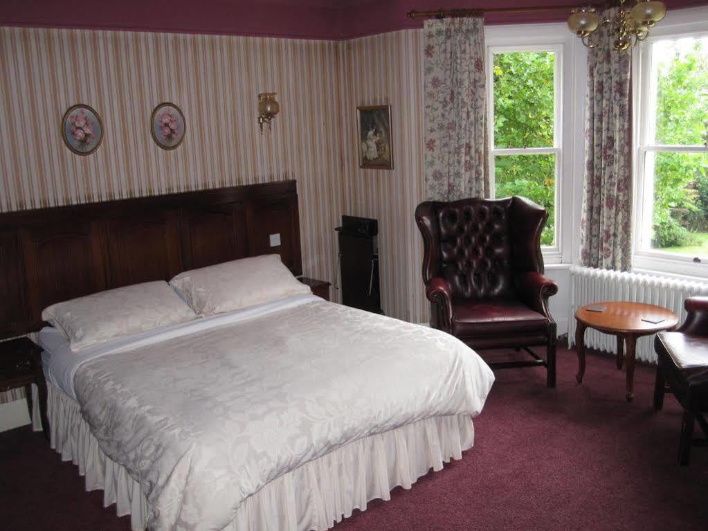 Ellerslie House Hotel Феърхем Екстериор снимка