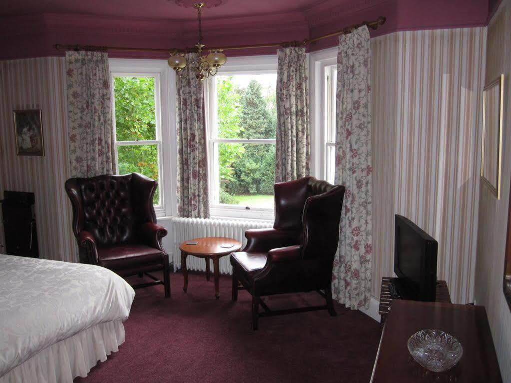 Ellerslie House Hotel Феърхем Екстериор снимка